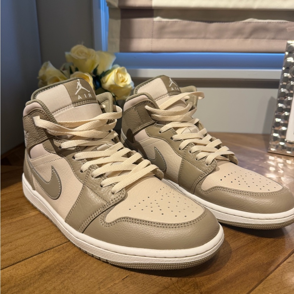 Jordan Men's Beige and Brown Sneakers